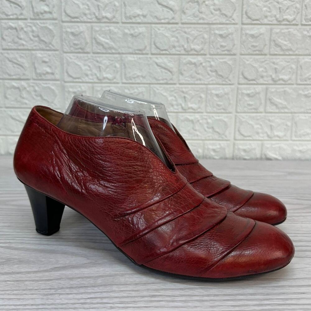 Marc Soft Walk Shoes WMNS 41 US 10.5 Red Leather Pleated Side Zipper Block Heel